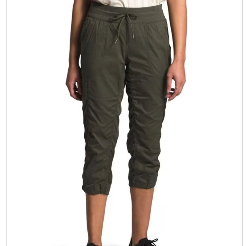 The North Face Aphrodite Capri hiking pants sz S